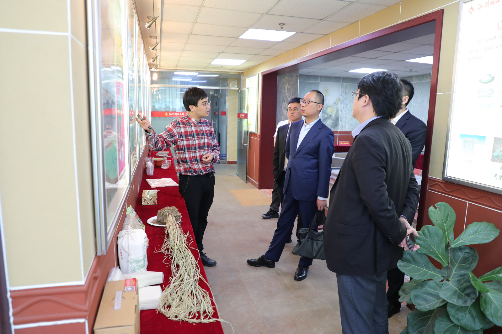 1714957058544125.jpg 1714957058544125.jpg