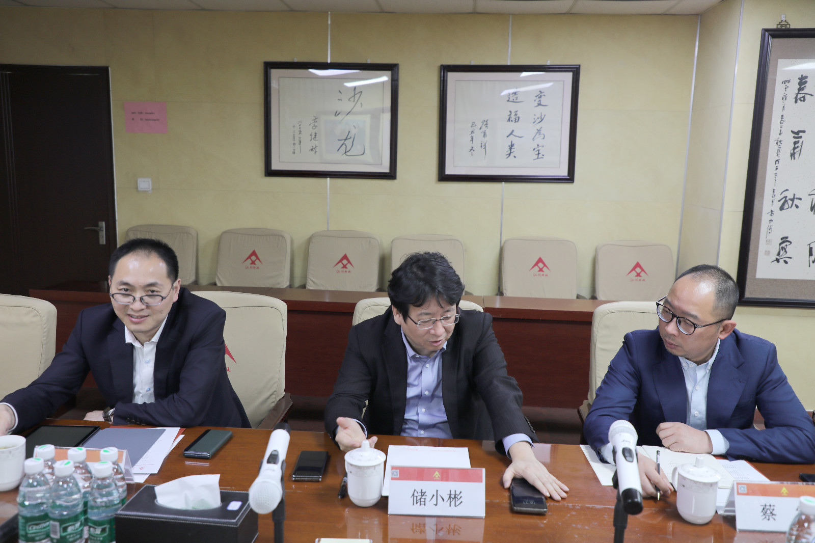 1714957215167292.jpg 1714957215167292.jpg