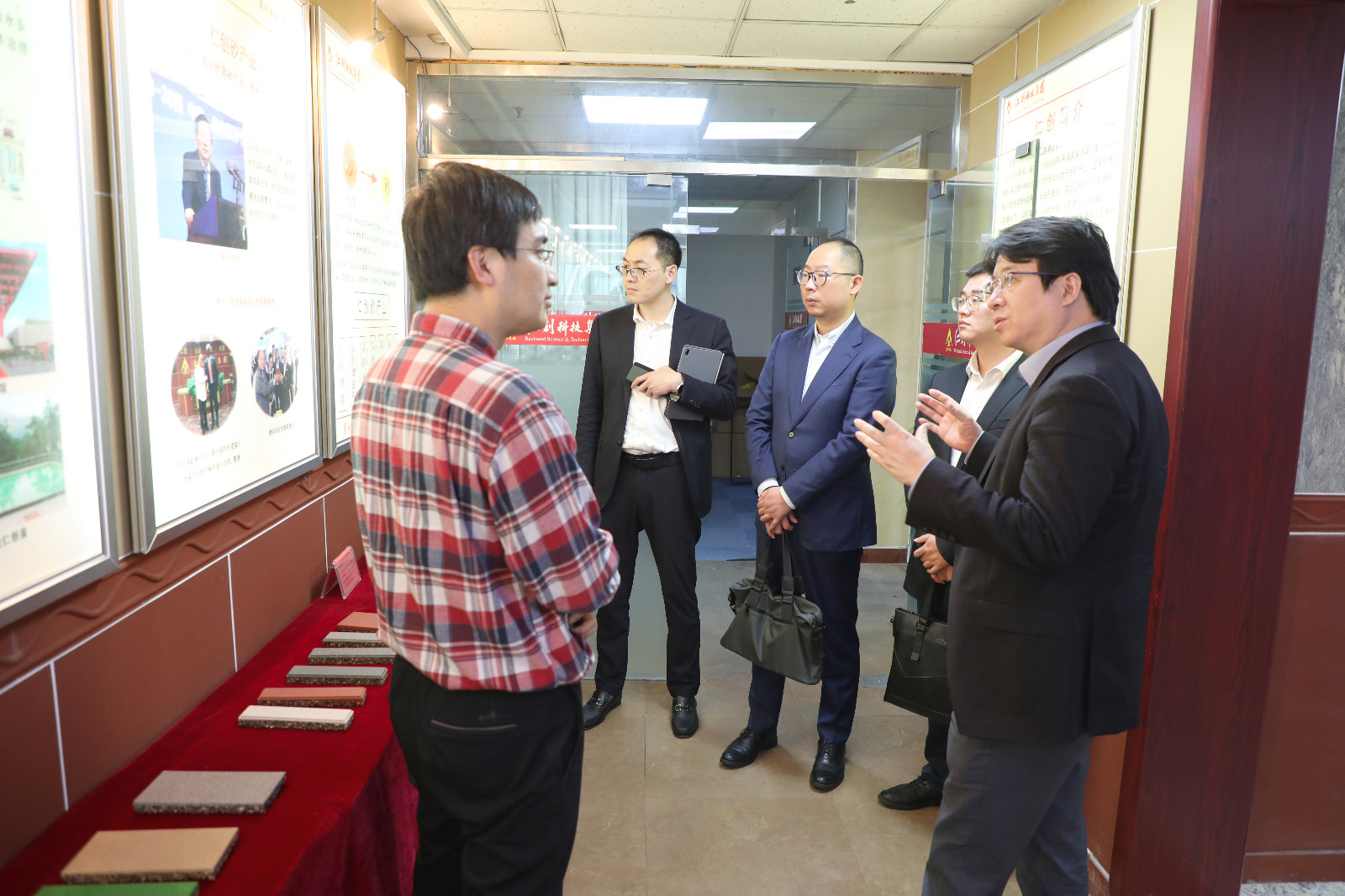 1714957216250926.jpg 1714957216250926.jpg