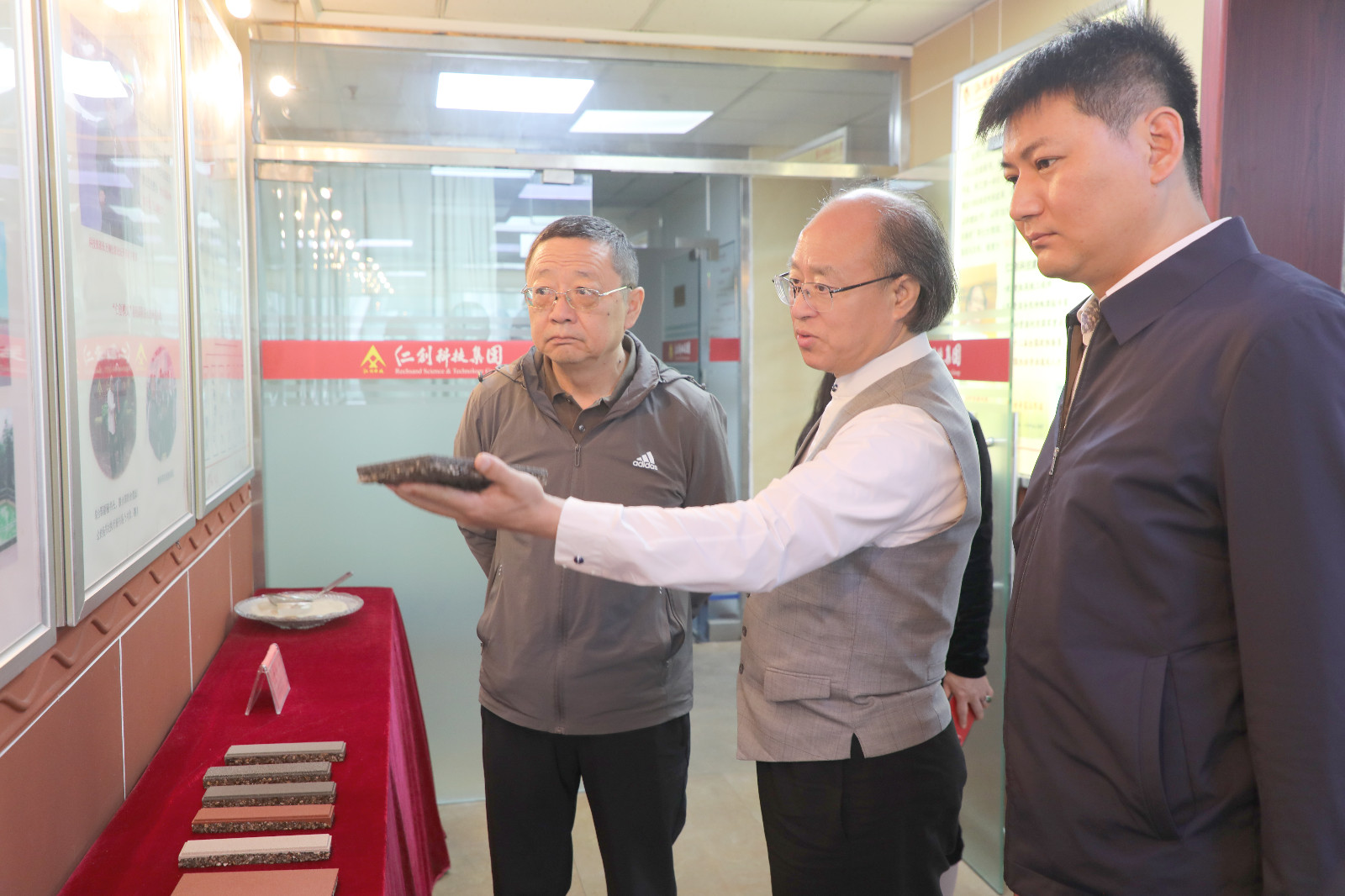 1729083753154188.jpg 1729083753154188.jpg