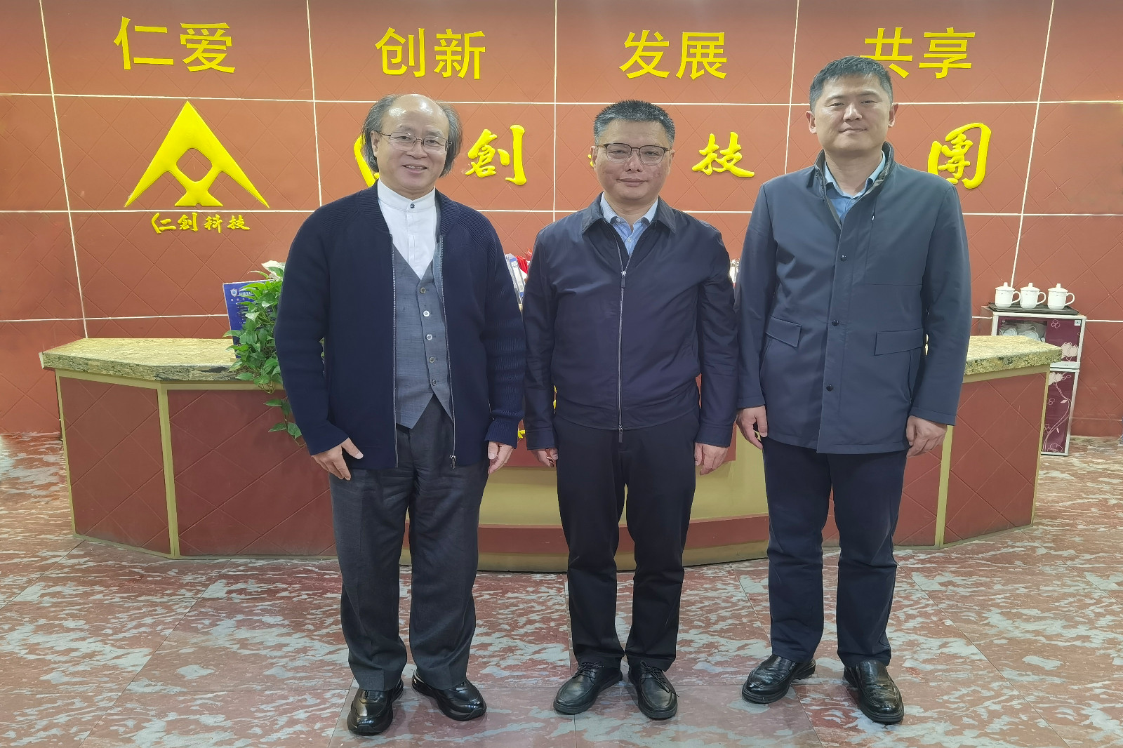 1744794799980287.jpg 1744794799980287.jpg